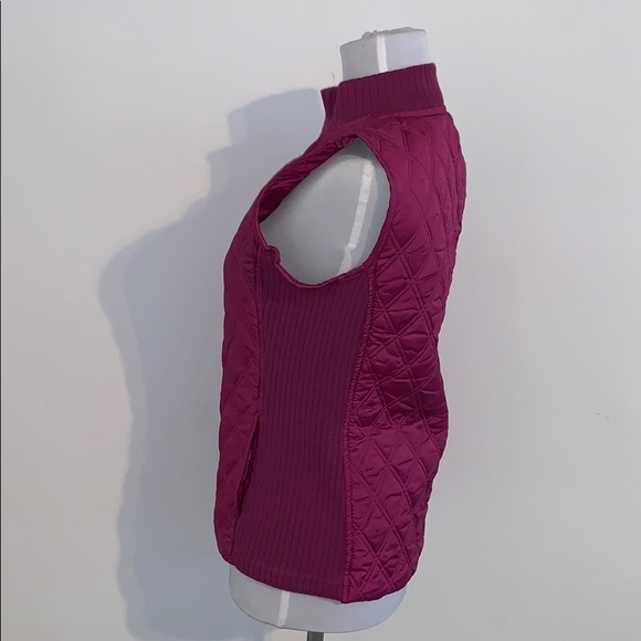 💕SOLD💕 Quilted Pattern Vest - Picture 2 of 3